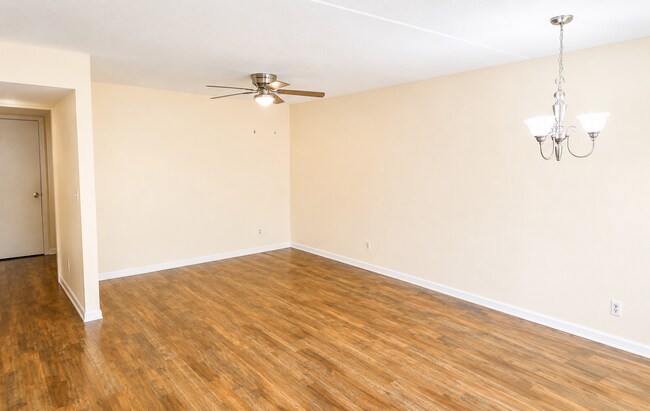Building Photo - 1673 Spring Garden Ct