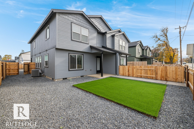 Building Photo - 3/2.5 Bedroom Townhome