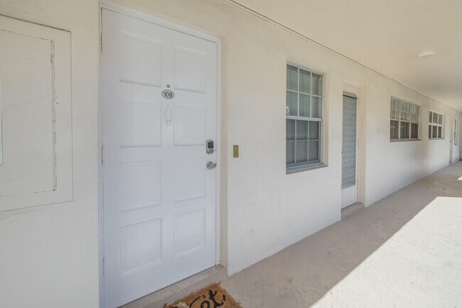 Building Photo - 2651 S Course Dr