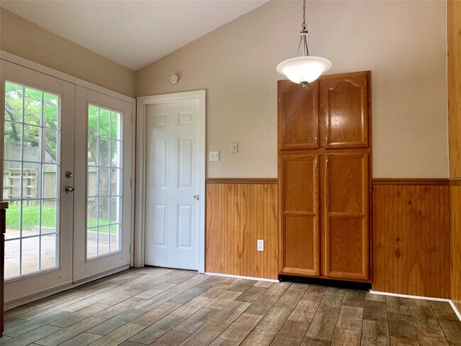 Building Photo - 7739 Bunker Wood Ln