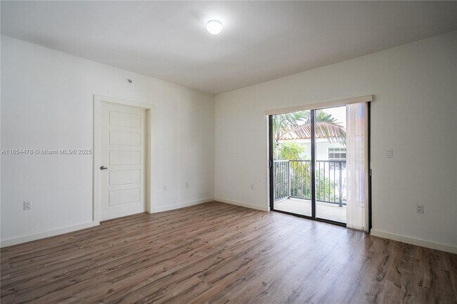 Building Photo - 300 Majorca Ave