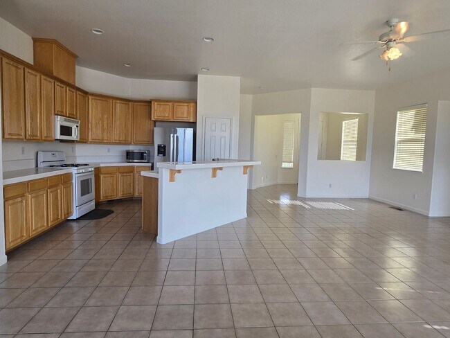 Building Photo - Beautiful single story home with over 1600...
