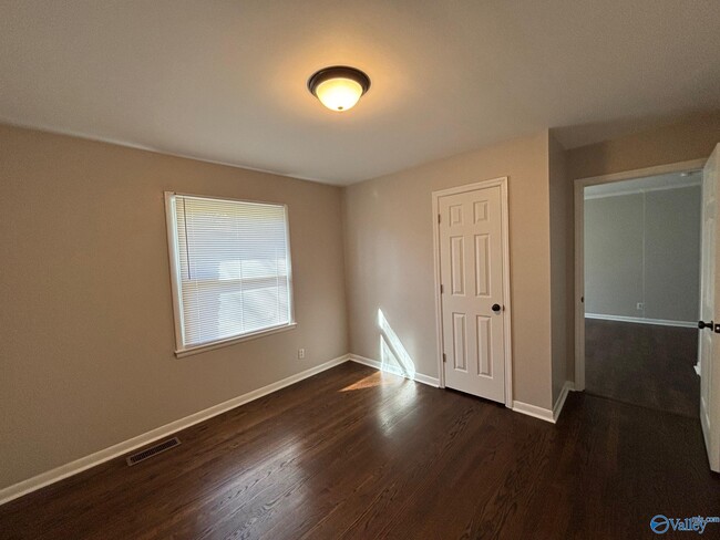 Building Photo - 2803 Hester Ln NW