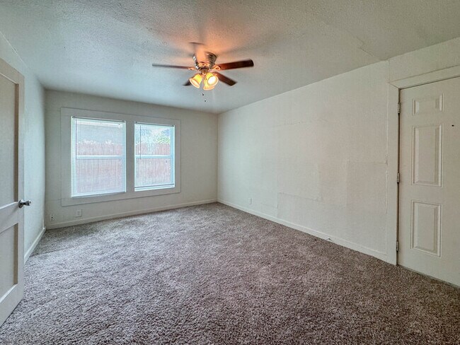 Building Photo - 609 Amarillo St