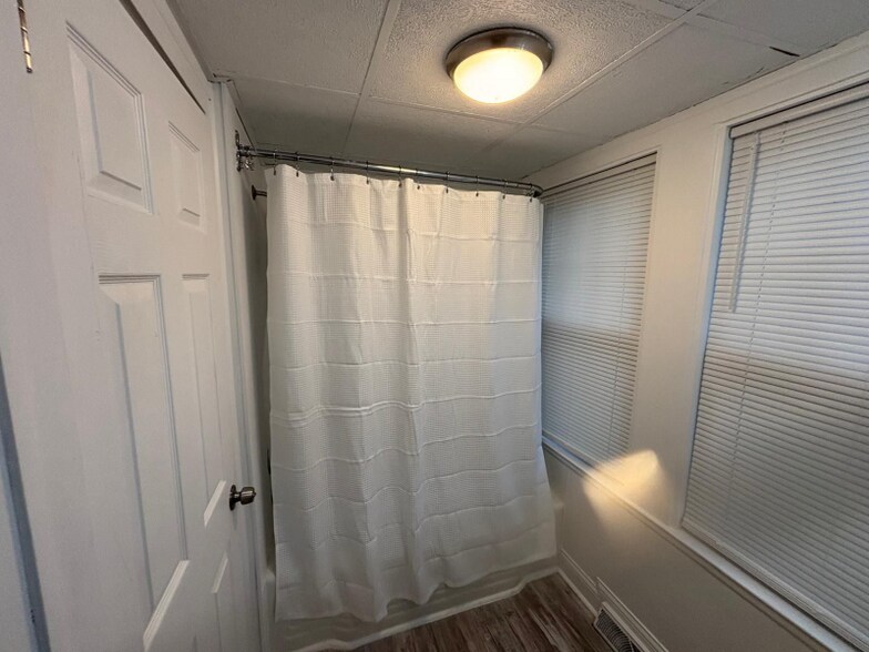 Building Photo - 697 Willett Ave