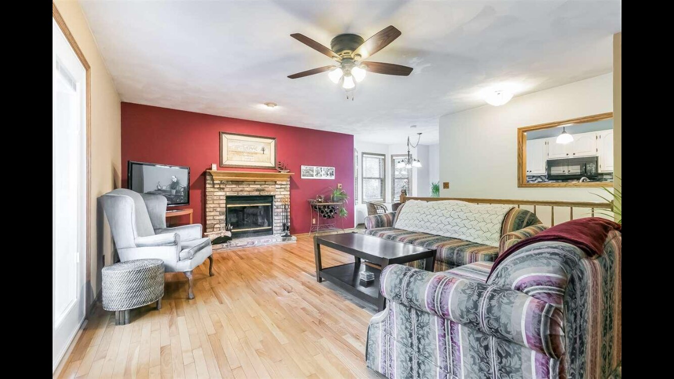 Living Room and Fireplace - 1037 Fountain Dr