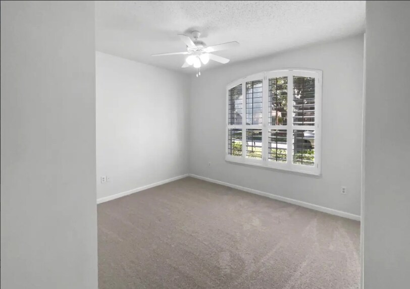 Building Photo - 3583 Old Village Dr