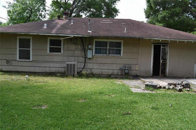 Building Photo - 5715 Westover St