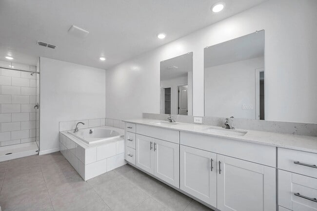 Building Photo - 9328 Bonita Mar Dr