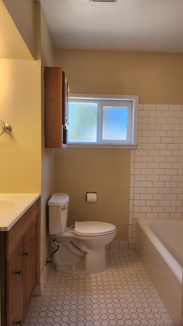 Building Photo - West Tacoma Cozy 2 Bedroom