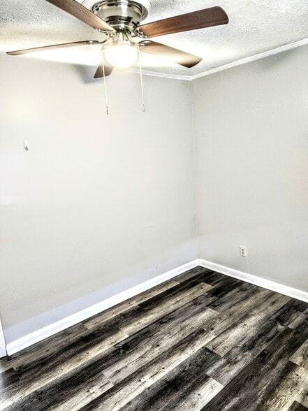 2nd bedroom 60 sq ft - 5409 Hilltop Ave