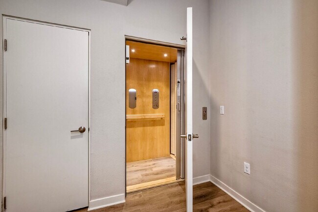 Building Photo - Luxury Hillcrest Home for Rent in San Diego