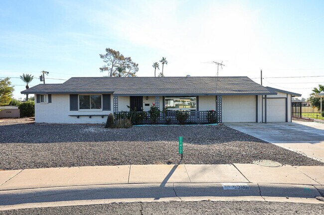 Building Photo - 11417 N Hacienda Dr