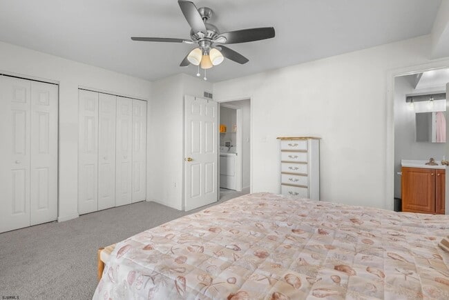 Building Photo - 413 W Beach Ave