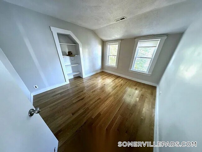 Building Photo - 14 Dow St