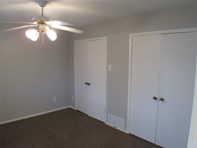 Building Photo - 10406 Shadow Bend Dr
