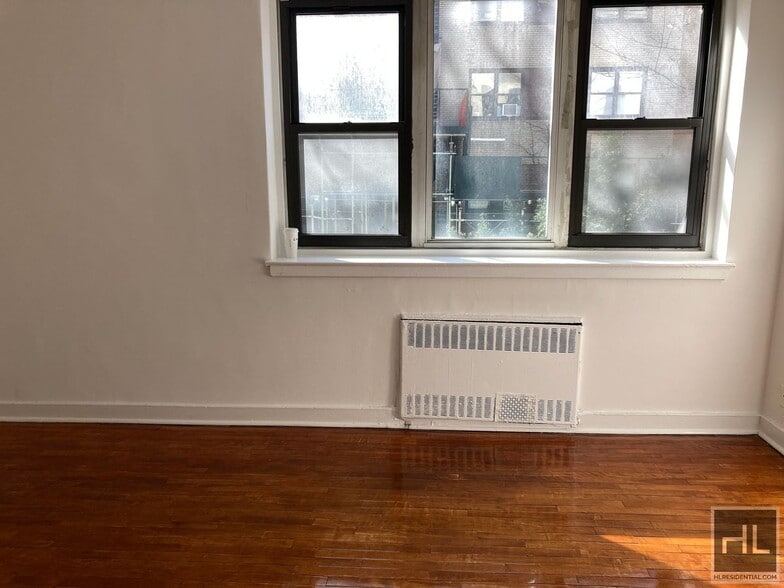 Building Photo - NO FEE Studio in Lenox Hill! Won't Stay on...