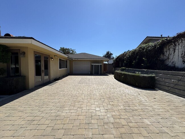 Building Photo - 1232 Longview Dr