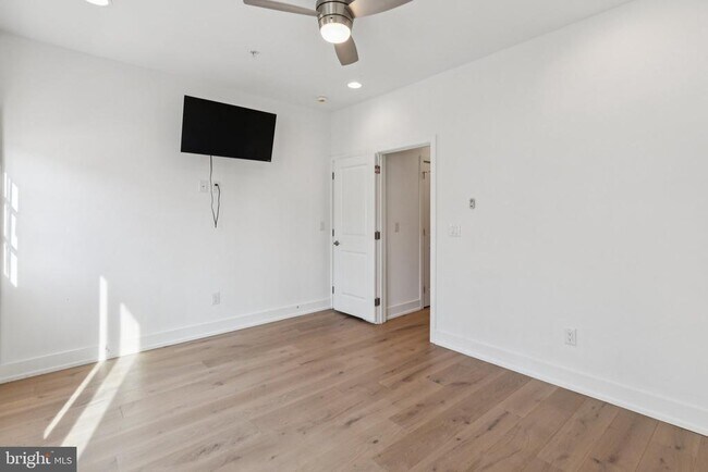 Building Photo - 2820 Livingston St