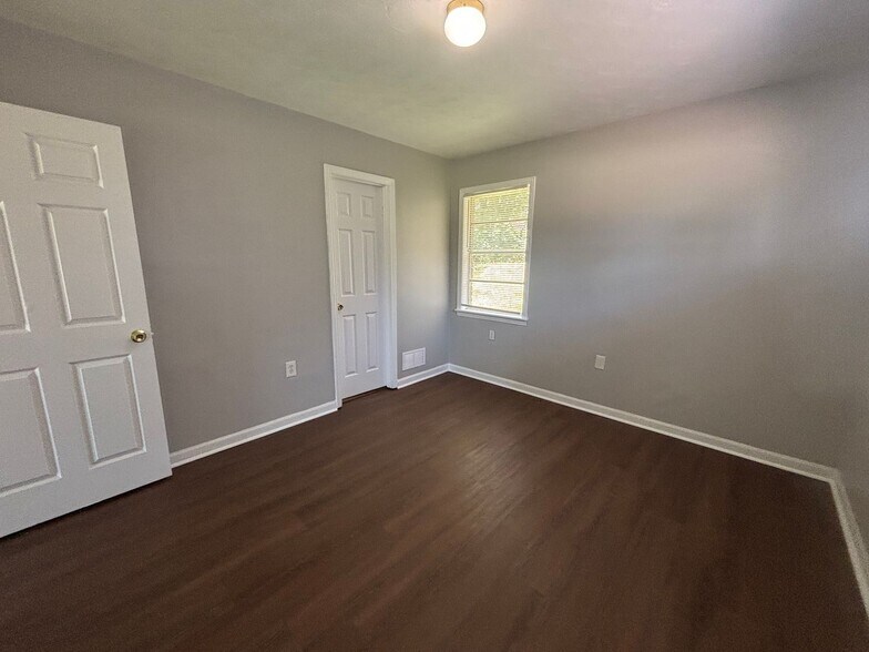 Building Photo - 2771 Northmeade Ave