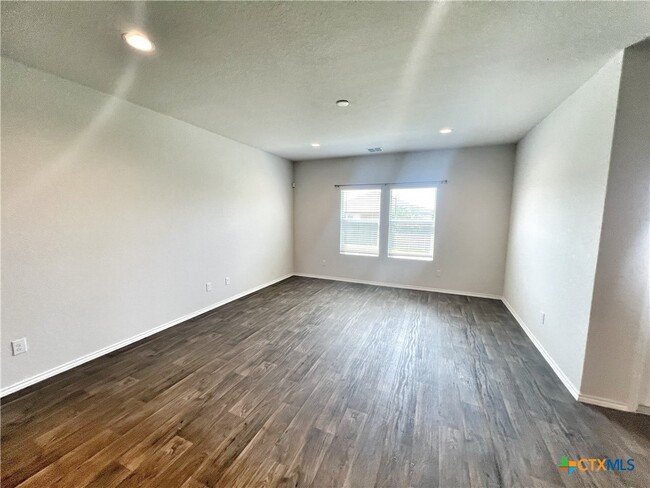 Building Photo - 940 Chachalaca Ct