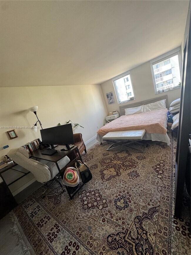 Building Photo - 1665 Bay Rd