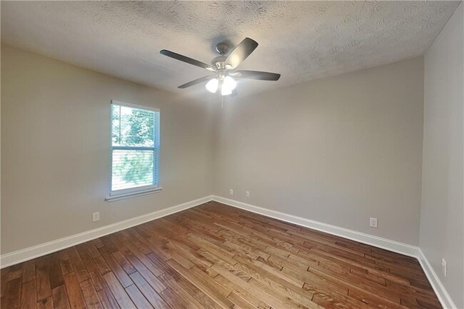 Building Photo - 2831 Olde Post Rd SE