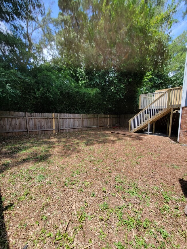 Building Photo - 102 Bramble Ct