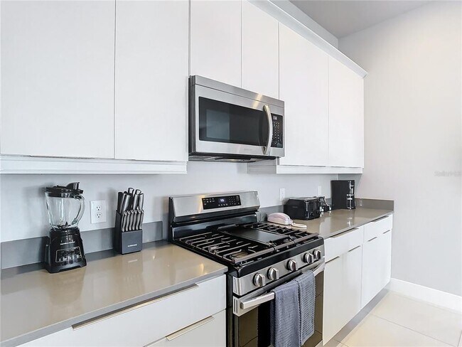 Building Photo - 7770 Sandy Ridge Dr