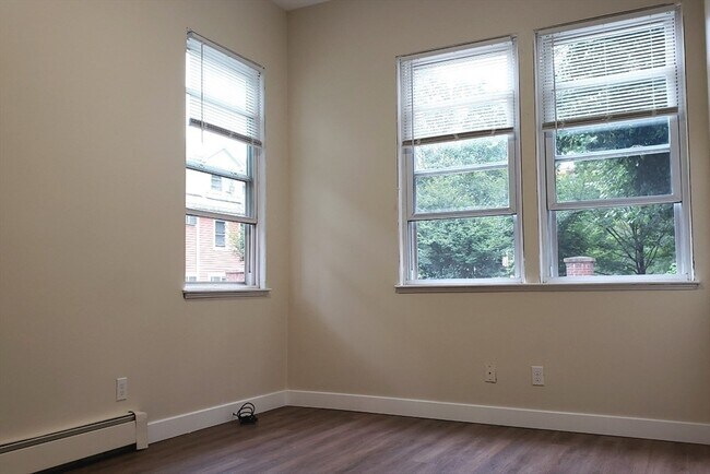Building Photo - 65 Brookline St