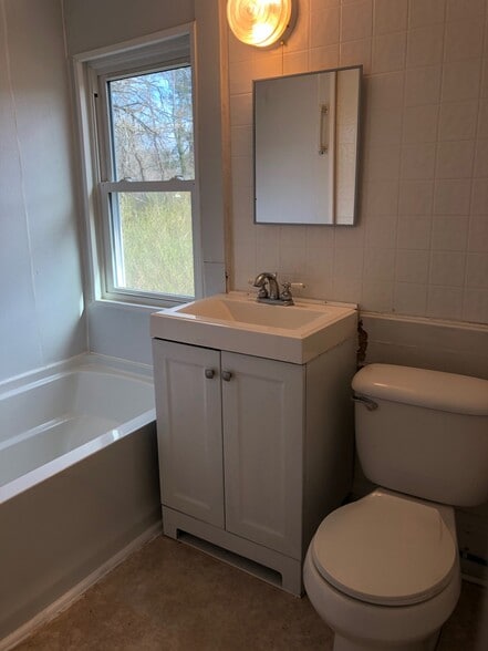 Bathroom - 308 Rose St