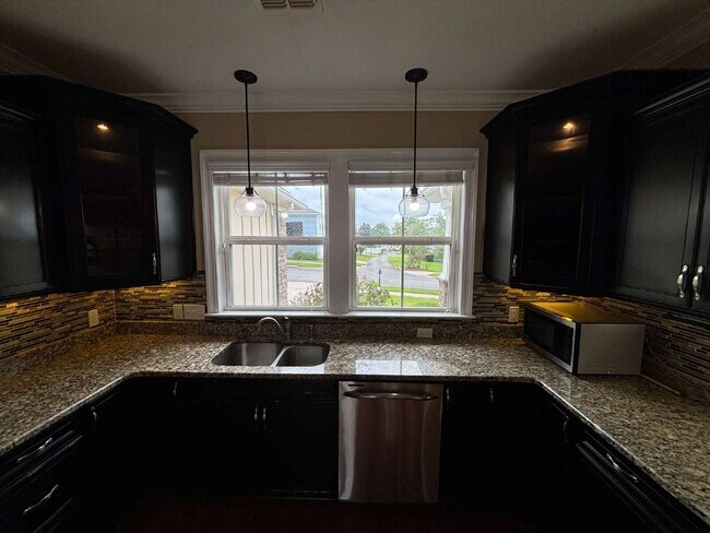 Building Photo - Charming 3-Bedroom Home in Southwood – Spacious Living & Oversized Backyard! Wash/Dryer on site