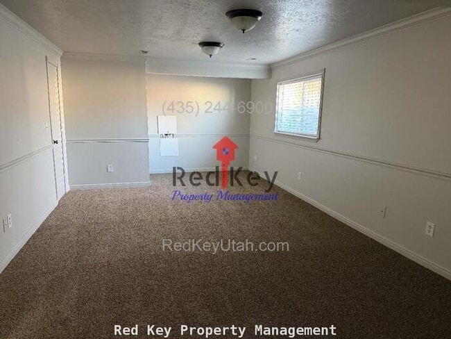 Building Photo - 790 N Single Family Home