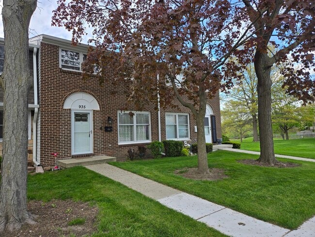 Primary Photo - 935 Banbury Ct