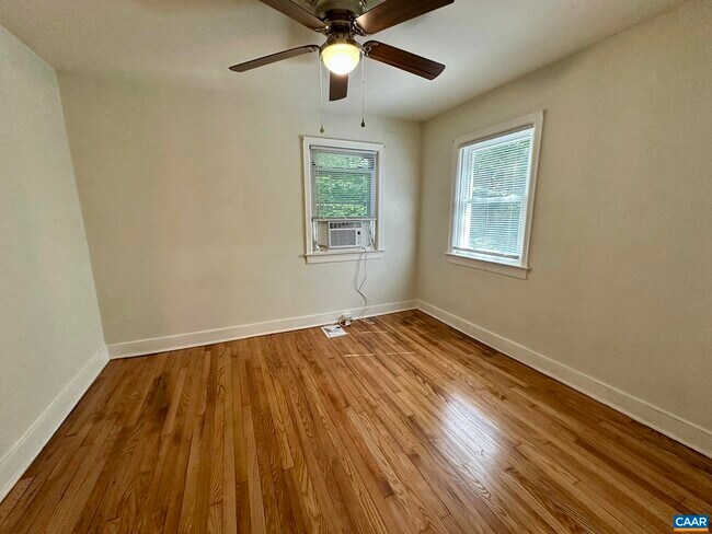 Building Photo - 2337 Highland Ave