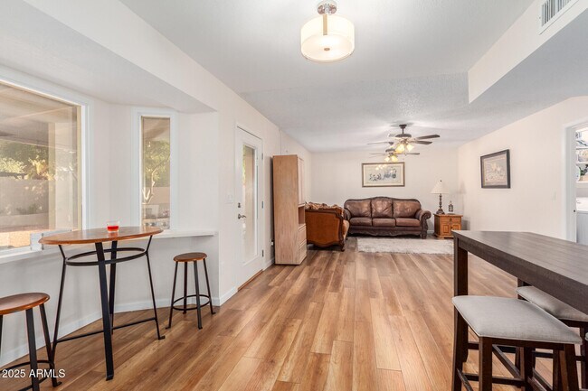 Building Photo - 4524 E Voltaire Ave