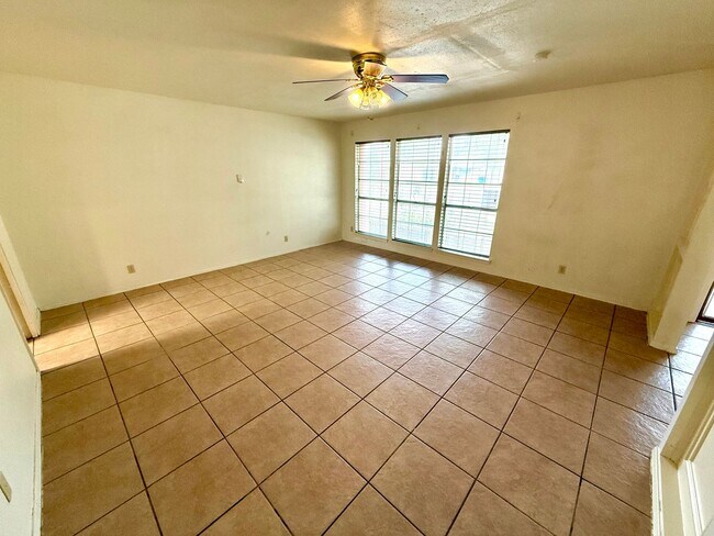 Building Photo - 4922 Lambeth Dr