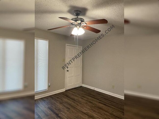 Building Photo - 10001 Forester Cove