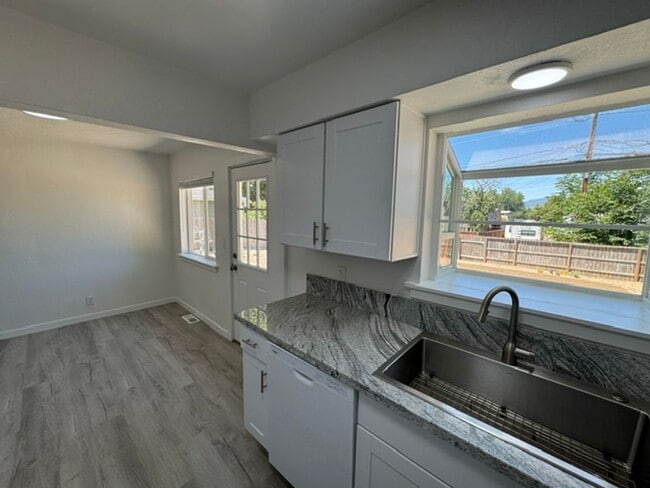 Building Photo - FULLY REMODELED 3 BEDROOM SINGLE FAMILY HOME
