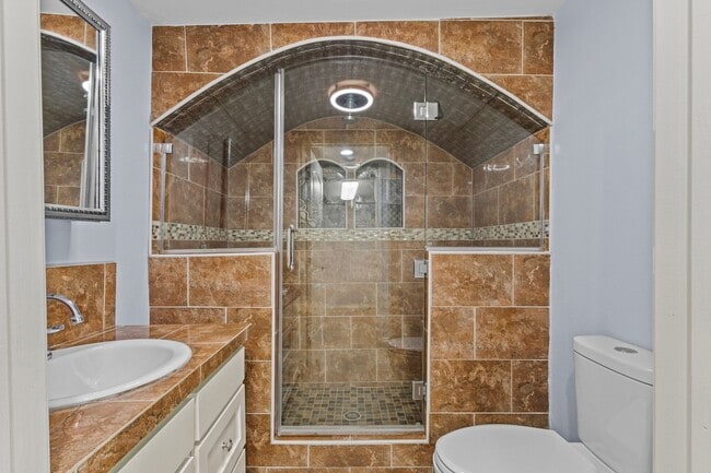 Building Photo - 218 W Williamson Ave