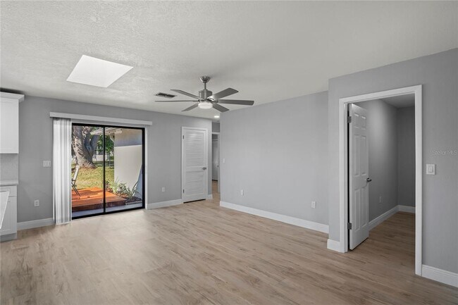 Building Photo - 8312 Roxboro Dr