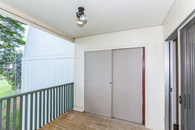 Building Photo - Ridgeway - Renovated two story, 2 bedroom, 1 bath with 1 uncovered parking stall