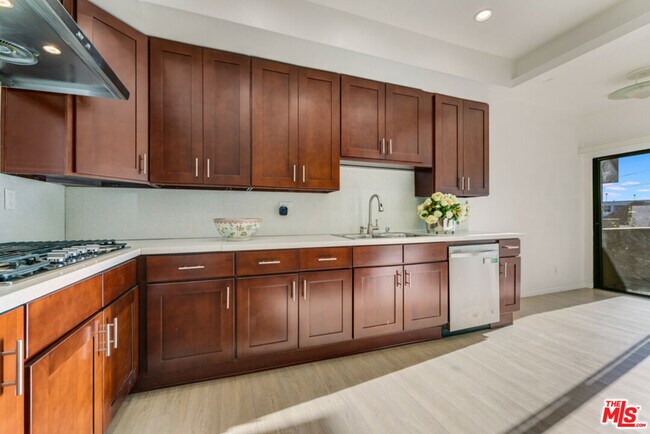 Building Photo - 1727 S Bentley Ave