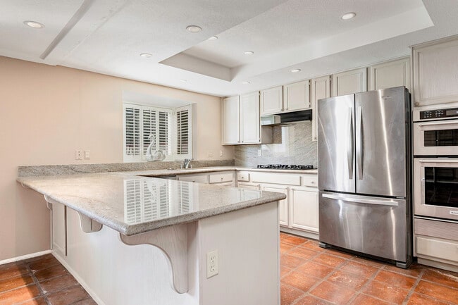 Building Photo - 369 Avenida Granada St