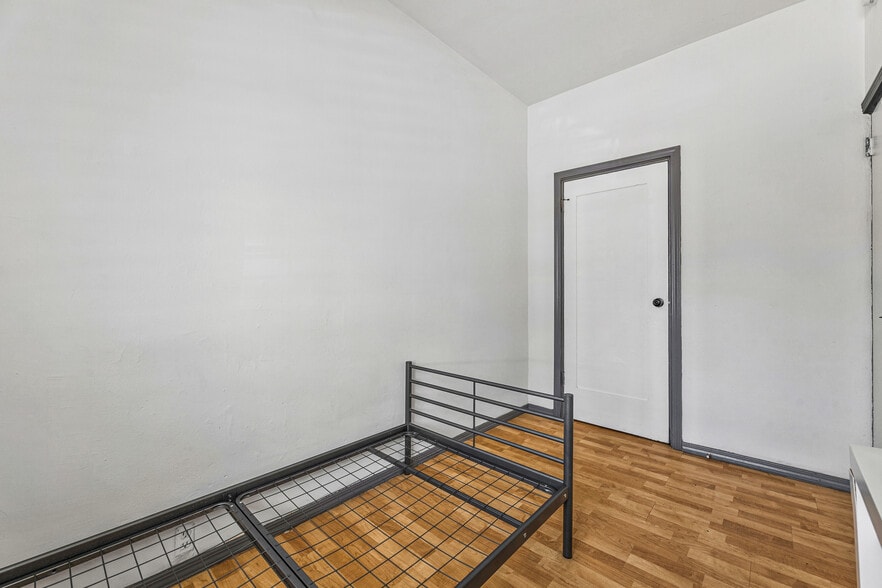 Building Photo - 2816 Ellendale Pl