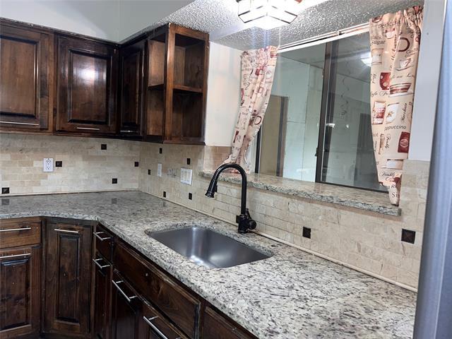 Building Photo - 1005 Bass Dr