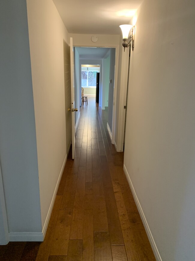 hallway - 5474 Berkeley Rd