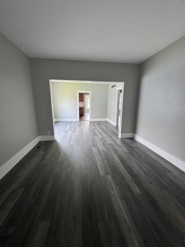 Building Photo - Beautiful 2-bedroom house for Rent in Lansing, IL VAILABLE NOW!!