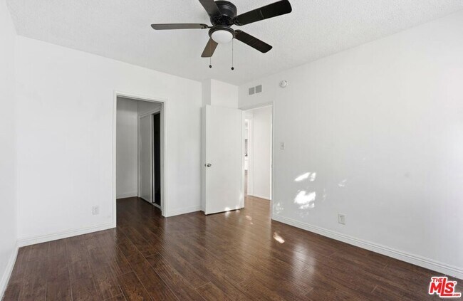 Building Photo - 1475 S Wooster St