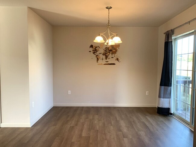 Building Photo - Make This Beautiful 3-Bedroom Townhouse Yo...